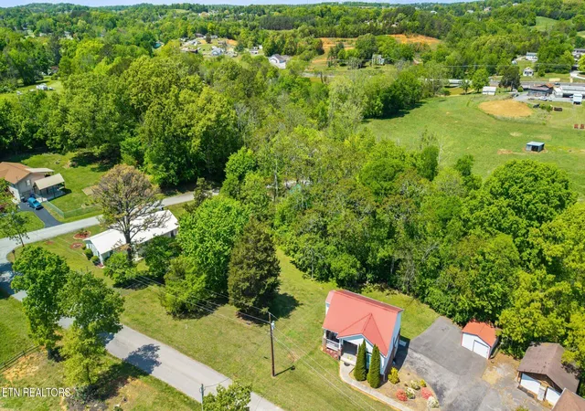 3rd image of 720 Garrett Rd, Dandridge, TN 37725 | MLS# 1338230
