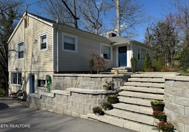 Photo 2 of Single family home for sale at 509 Taylor Rd, Knoxville, TN 37920 | MLS# 1339329 | Listing updated on 2026-09-12