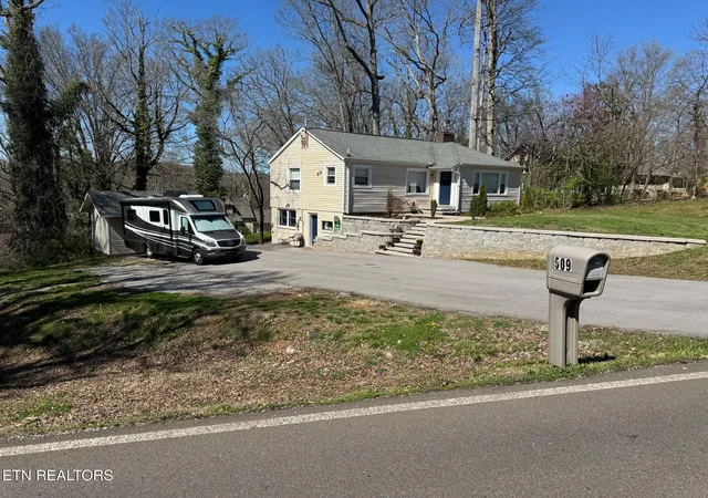 Photo 3 of Single family home for sale at 509 Taylor Rd, Knoxville, TN 37920 | MLS# 1339329 | Listing updated on 2026-09-12