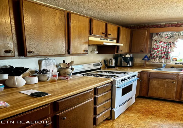 3rd image of 2022 Lansdowne Ln, Maryville, TN 37804 | MLS# 1342218