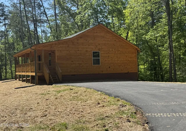 Photo 3 of Sale Pending at 4002 Wears Cvs Rd, Sevierville, TN 37862 | MLS# 1338614 | Listing updated on 2026-05-11