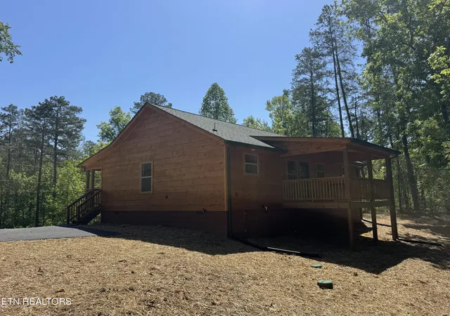 Photo 3 of Sale Pending at 4002 Wears Cvs Rd, Sevierville, TN 37862 | MLS# 1338614 | Listing updated on 2026-05-11