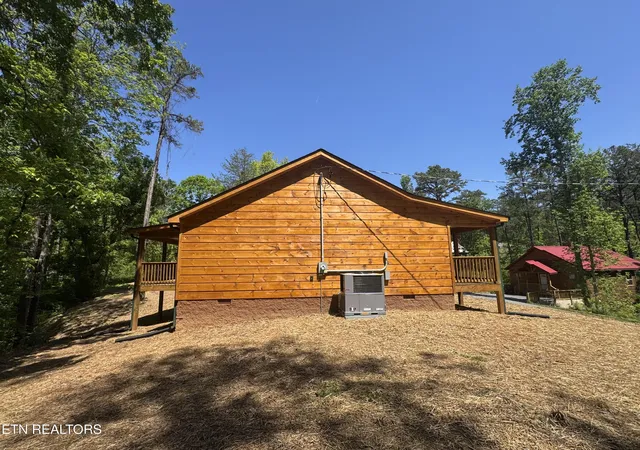 Photo 4 of Sale Pending at 4002 Wears Cvs Rd, Sevierville, TN 37862 | MLS# 1338614 | Listing updated on 2026-05-11