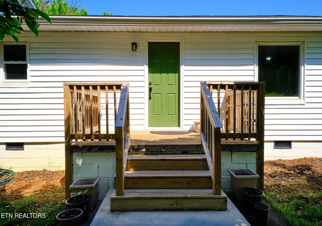 Homes for sale in Lenoir City, TN | 8000 W Hwy 11, Lenoir City, TN 37771 | MLS# 1338152