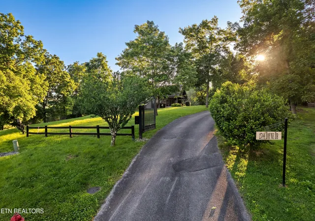 3rd image of 2744 Dayne Dr, Sevierville, TN 37876 | MLS# 1338496