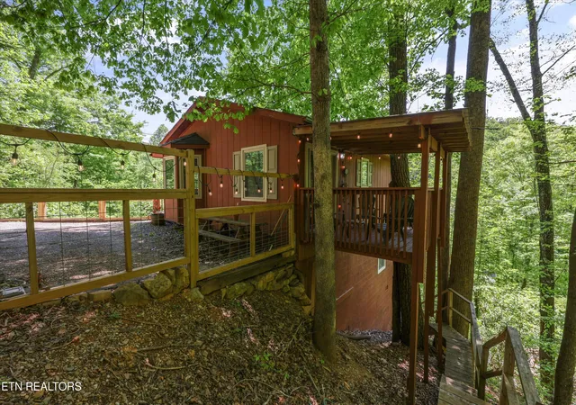 Photo 3 of Single family home for sale at 375 Sugar Mountain Way, Pigeon Forge, TN 37863 | MLS# 1338253 | Listing updated on 2026-09-17
