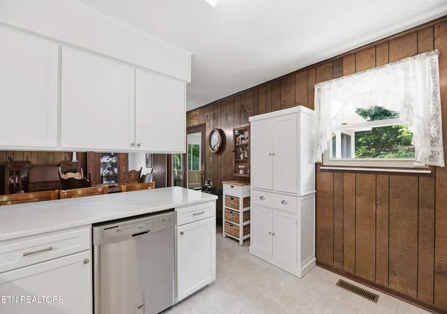 Photo 4 of Single family home for sale at 221 Sherwood Rd, Powell, TN 37849 | MLS# 1340457 | Listing updated on 2026-09-19