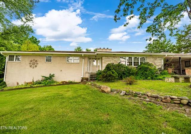 Photo 2 of Single family home for sale at 217 Hardin Ln, Sevierville, TN 37862 | MLS# 1347866 | Listing updated on 2026-09-10