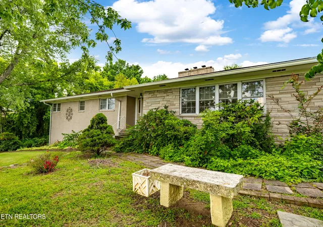 Photo 4 of Single family home for sale at 217 Hardin Ln, Sevierville, TN 37862 | MLS# 1347866 | Listing updated on 2026-09-10