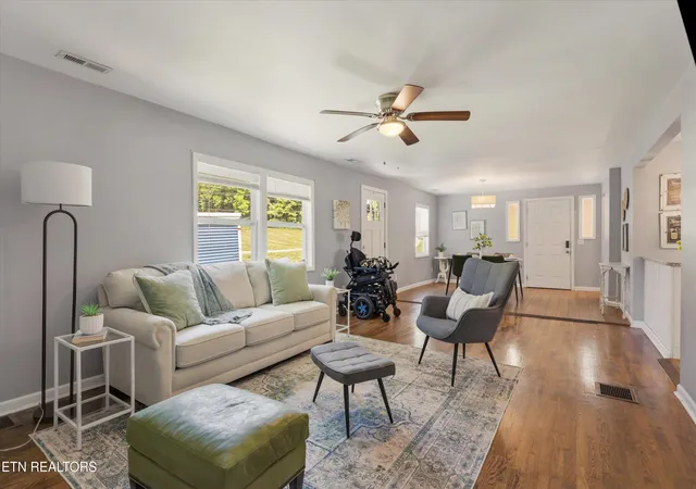 Photo 3 of Single family home for sale at 4824 Lonas Dr, Knoxville, TN 37909 | MLS# 1338420 | Listing updated on 2026-10-06