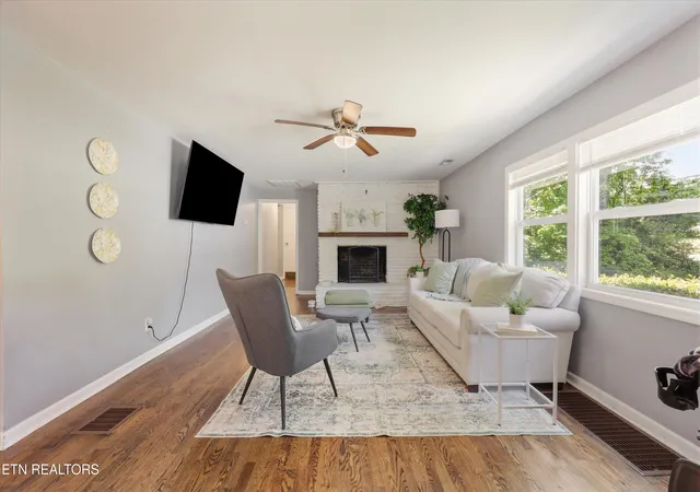 Photo 4 of Single family home for sale at 4824 Lonas Dr, Knoxville, TN 37909 | MLS# 1338420 | Listing updated on 2026-10-06
