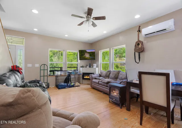 Photo 2 of Single family home for sale at 4018 Jones Cvs Rd, Sevierville, TN 37876 | MLS# 1339575 | Listing updated on 2026-10-20