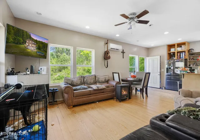 Photo 4 of Single family home for sale at 4018 Jones Cvs Rd, Sevierville, TN 37876 | MLS# 1339575 | Listing updated on 2026-10-20