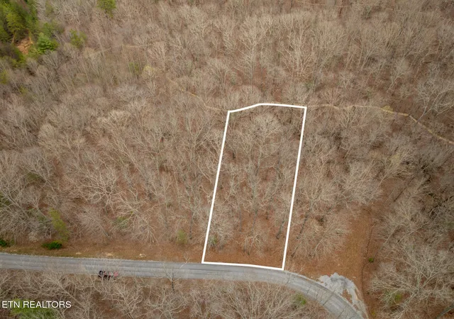 Photo 3 of Sale Pending at 131 Hunterwood Ln, Crossville, TN 38558 | MLS# 1338705 | Listing updated on 2026-10-05