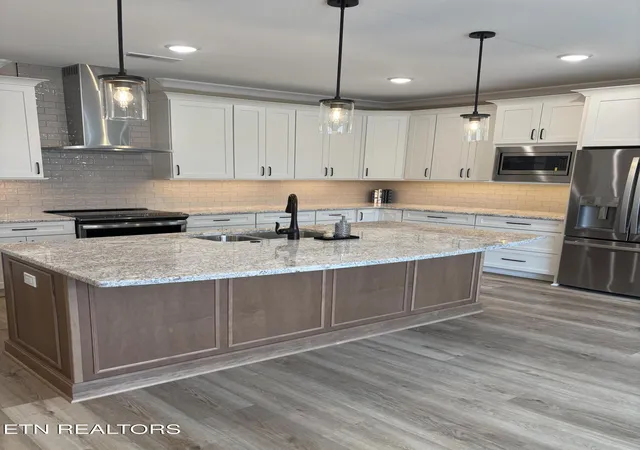 Homes for sale in Lenoir City, TN | 113 Honeysuckle Dr, Lenoir City, TN 37771 | MLS# 1339570