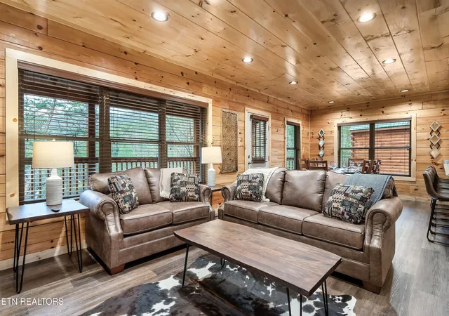 Photo 4 of Single family home for sale at 809 String Run Way, Pigeon Forge, TN 37863 | MLS# 1338523 | Listing updated on 2026-08-28