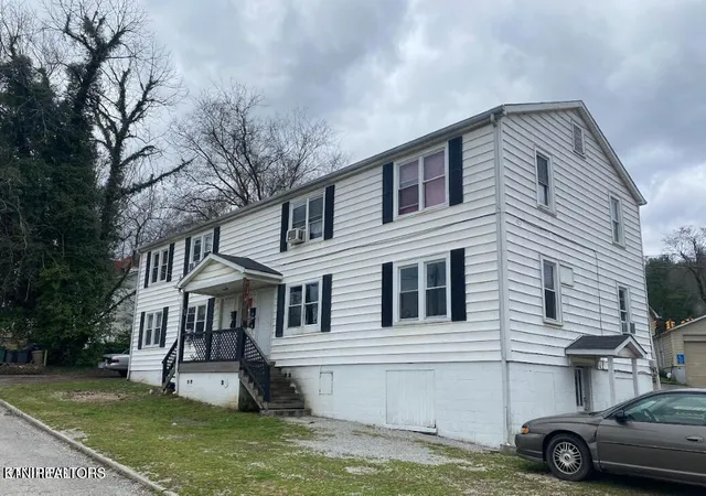1st image of 725 Chilhowee St, Harriman, TN 37748 | MLS# 1338585
