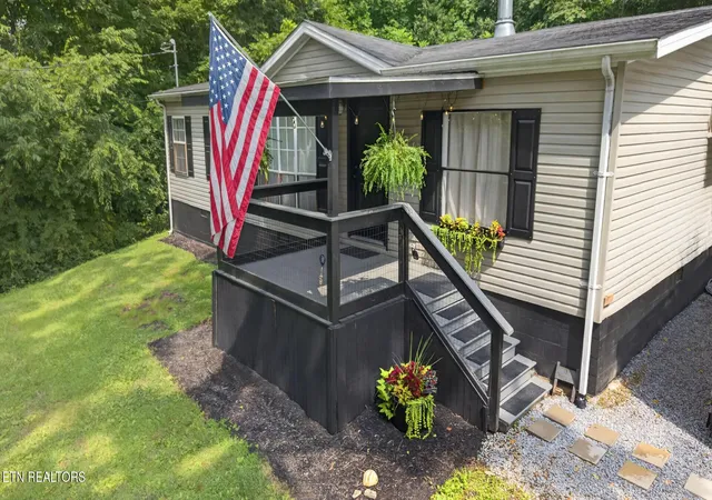 Photo 3 of Single family home for sale at 454 Duncan St, Newport, TN 37821 | MLS# 1338982 | Listing updated on 2026-09-04