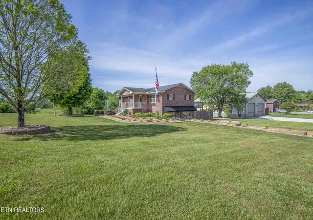 Photo 2 of Single family home for sale at 1827 Blakemore Rd, Knoxville, TN 37914 | MLS# 1338670 | Listing updated on 2026-08-24