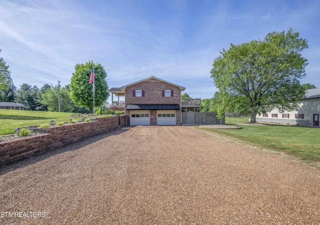 Photo 3 of Single family home for sale at 1827 Blakemore Rd, Knoxville, TN 37914 | MLS# 1338670 | Listing updated on 2026-08-24