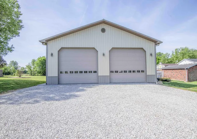Photo 3 of Single family home for sale at 1827 Blakemore Rd, Knoxville, TN 37914 | MLS# 1338670 | Listing updated on 2026-08-24
