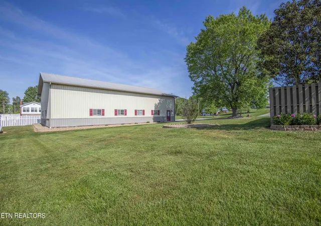 Photo 4 of Single family home for sale at 1827 Blakemore Rd, Knoxville, TN 37914 | MLS# 1338670 | Listing updated on 2026-08-24