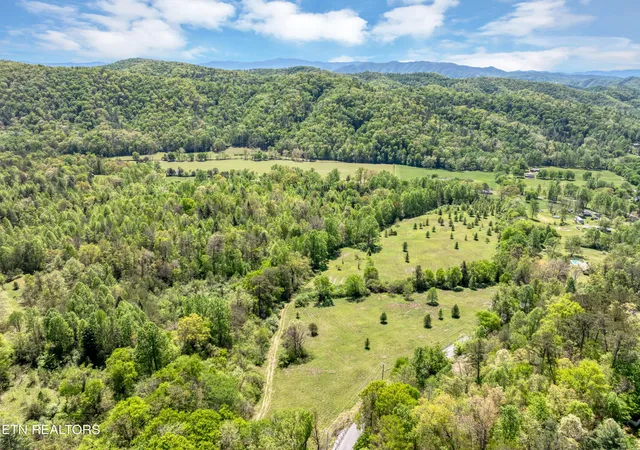 2nd image of 418 E Millers Cove Rd, Walland, TN 37886 | MLS# 1339364
