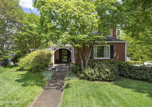 Photo 1 of Sale Pending at 932 Woodside St, Knoxville, TN 37919 | MLS# 1339036 | Listing updated on 2026-08-27