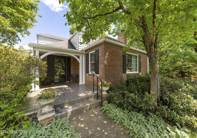 Photo 2 of Sale Pending at 932 Woodside St, Knoxville, TN 37919 | MLS# 1339036 | Listing updated on 2026-08-27