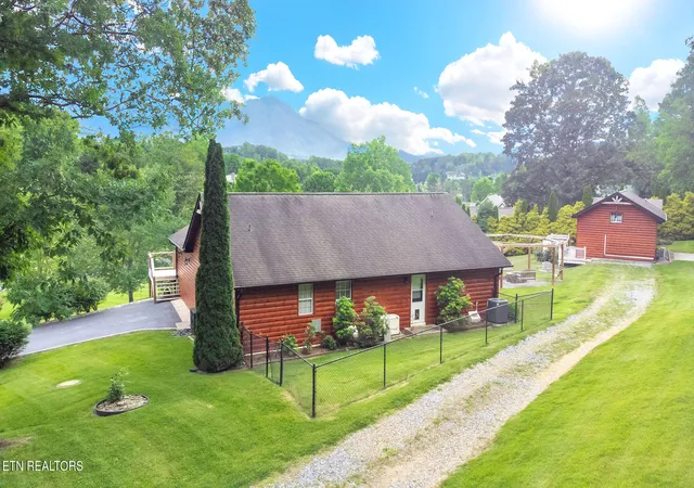 Photo 4 of Single family home for sale at 3307 Valley High Rd, Sevierville, TN 37862 | MLS# 1338887 | Listing updated on 2026-04-30