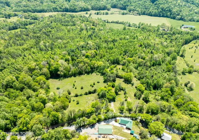 3rd image of 524 E Millers Cove Rd, Walland, TN 37886 | MLS# 1339368