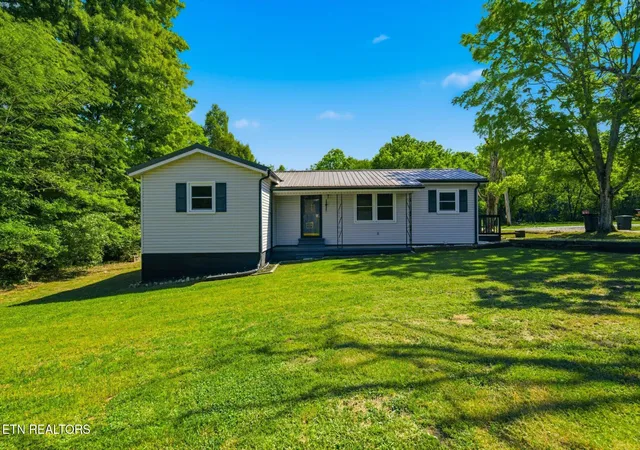 Homes for sale in Etowah, TN | 615 Carroll St, Etowah, TN 37331 | MLS# 1338775