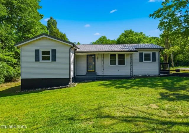 Homes for sale in Etowah, TN | 615 Carroll St, Etowah, TN 37331 | MLS# 1338775