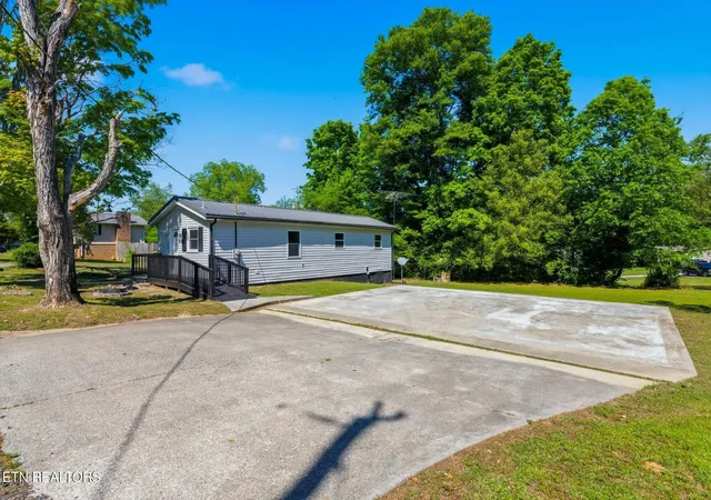 Homes for sale in Etowah, TN | 615 Carroll St, Etowah, TN 37331 | MLS# 1338775