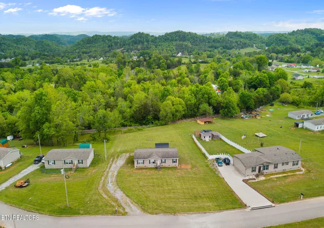 Homes for sale in Tazewell, TN | 604 Elaine Dr, Tazewell, TN 37879 | MLS# 1338959