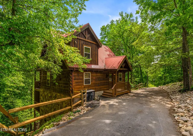 Homes for sale in Gatlinburg, TN | 459 Ownby Cir, Gatlinburg, TN 37738 | MLS# 1340462