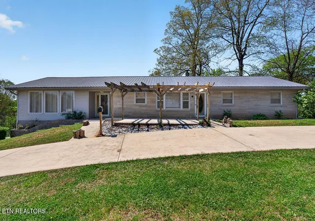 1st image of 463 Franks Ferry Rd, Sparta, TN 38583 | MLS# 1338778