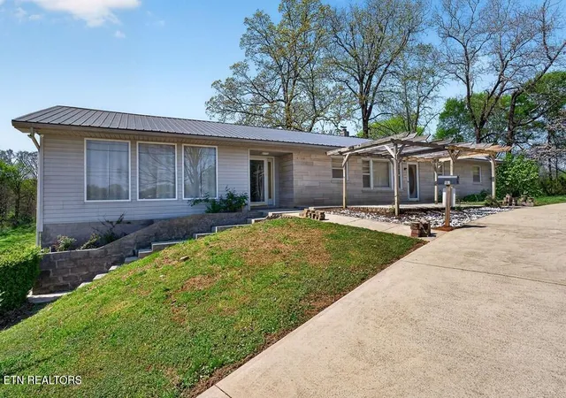 2nd image of 463 Franks Ferry Rd, Sparta, TN 38583 | MLS# 1338778