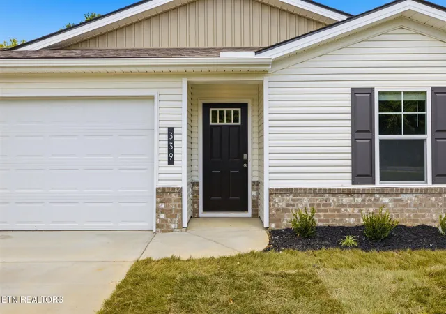 Photo 3 of Sale Pending at 339 N Rolling Meadows Dr, Harriman, TN 37748 | MLS# 1339162 | Listing updated on 2026-09-15