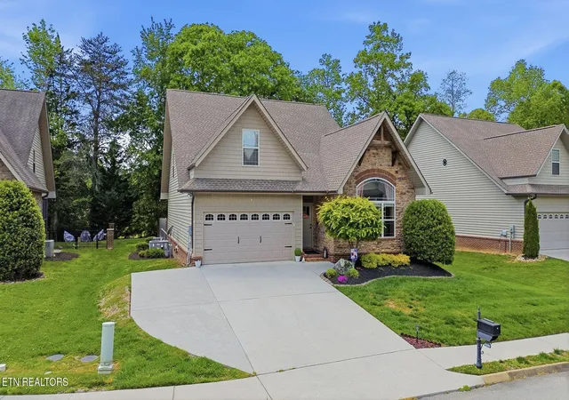 Photo 2 of Single family home for sale at 8309 Shoregate Ln, Knoxville, TN 37938 | MLS# 1338942 | Listing updated on 2026-07-25