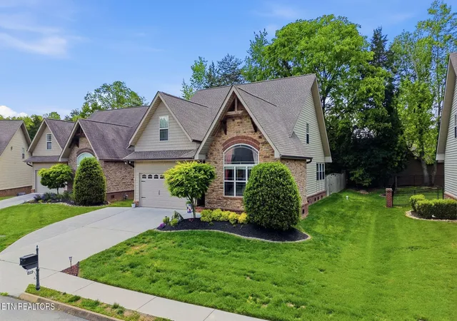 Photo 3 of Single family home for sale at 8309 Shoregate Ln, Knoxville, TN 37938 | MLS# 1338942 | Listing updated on 2026-07-25