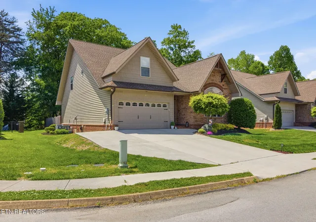 Photo 3 of Single family home for sale at 8309 Shoregate Ln, Knoxville, TN 37938 | MLS# 1338942 | Listing updated on 2026-07-25