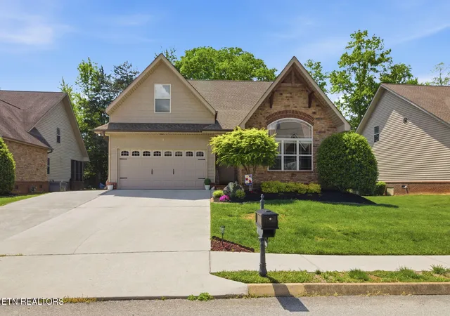Photo 4 of Single family home for sale at 8309 Shoregate Ln, Knoxville, TN 37938 | MLS# 1338942 | Listing updated on 2026-07-25