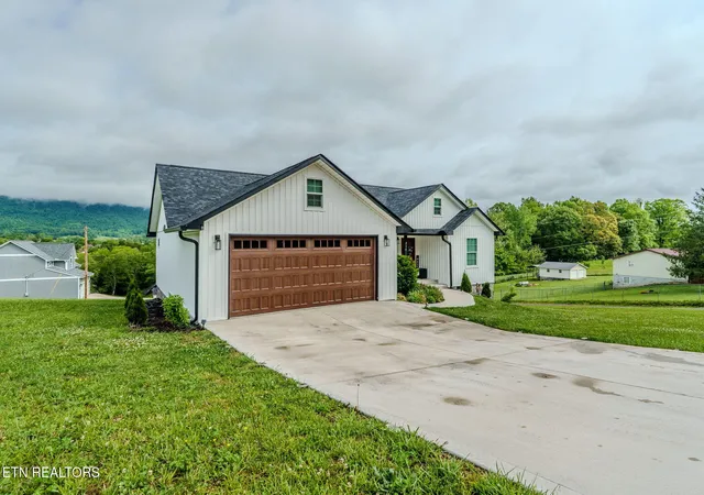 Homes for sale in La Follette, TN | 214 Morton Rd, La Follette, TN 37766 | MLS# 1339872