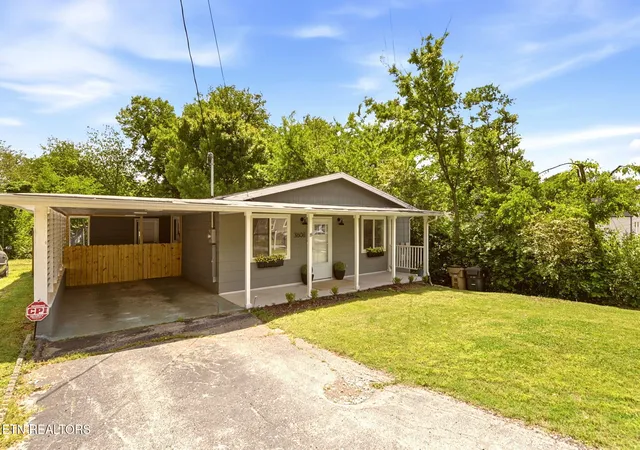 Homes for sale in Knoxville, TN | 3608 Decatur Dr, Knoxville, TN 37920 | MLS# 1339074