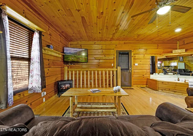 5th image of 634 Magic Kingdom Ln, Sevierville, TN 37876 | MLS# 1340922