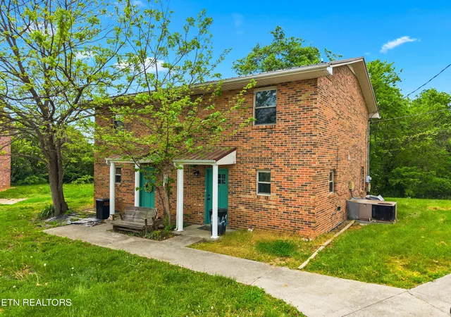 Photo 3 of Sale Pending at 3229 Blue Springs Rd, Strawberry Plains, TN 37871 | MLS# 1338969 | Listing updated on 2026-10-07