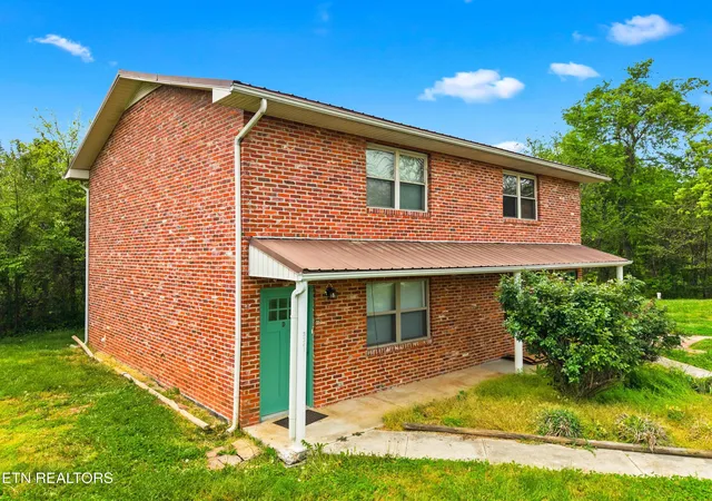 Photo 4 of Sale Pending at 3229 Blue Springs Rd, Strawberry Plains, TN 37871 | MLS# 1338969 | Listing updated on 2026-10-07