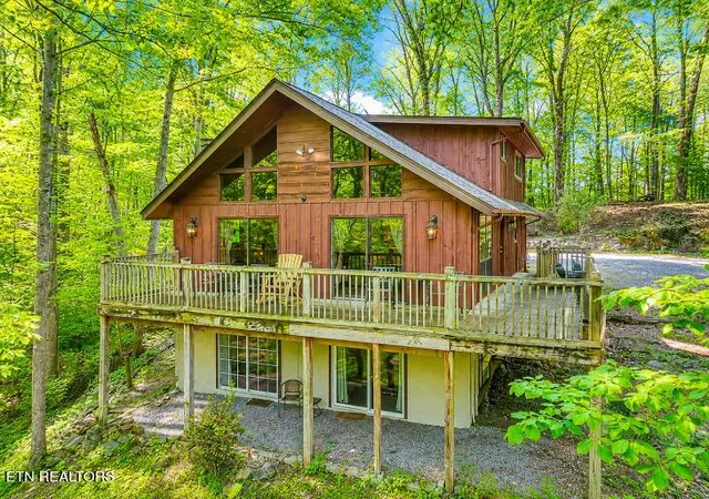 Photo 1 of Single family home for sale at 425 Hemlock Ln, Sevierville, TN 37876 | MLS# 1339249 | Listing updated on 2026-09-30