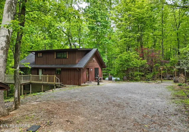 Photo 3 of Single family home for sale at 425 Hemlock Ln, Sevierville, TN 37876 | MLS# 1339249 | Listing updated on 2026-09-30